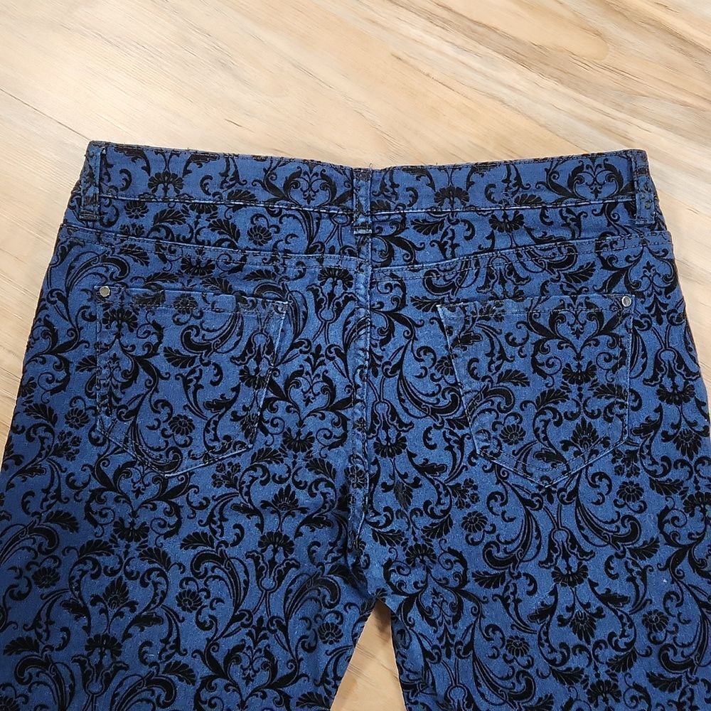 🔹️Forever 21 Blue w/Black Flocked Print Pants Size 10 - Picture 7 of 13
